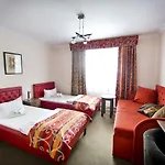 Luzycki & Restauracja מוטל 3*
