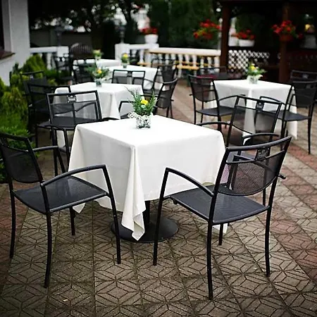 Luzycki & Restauracja 汽车旅馆