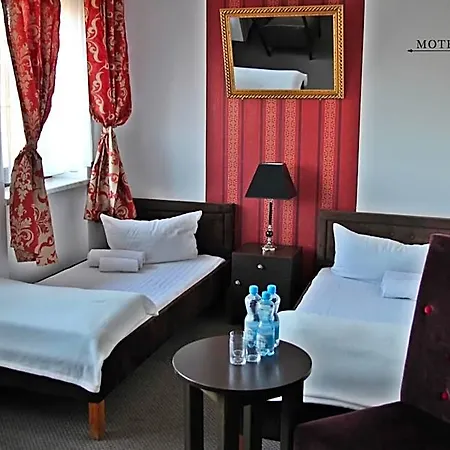 汽车旅馆 Luzycki & Restauracja