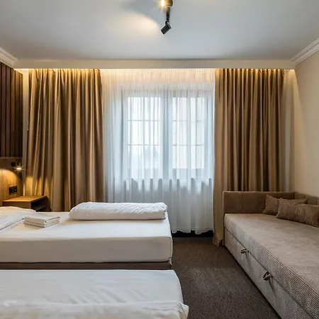 Motel Luzycki & Restauracja 3*