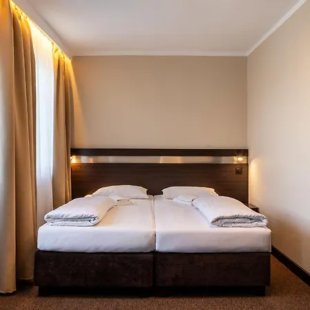 Motel Luzycki & Restauracja 3*