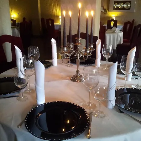 Luzycki & Restauracja 汽车旅馆